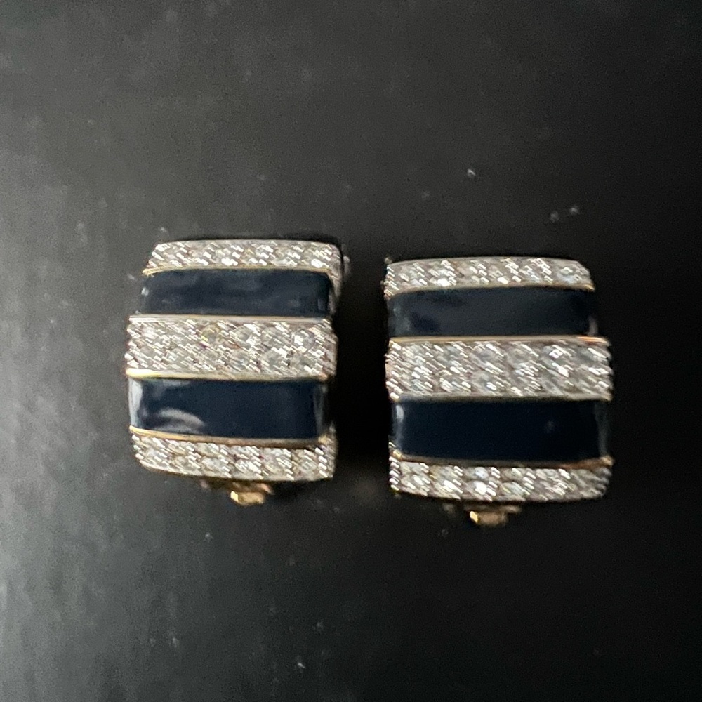 ST JOHN COLLECTION GOLDTONE RHINESTONE &DARK SAPPHIRE CLIP ON DOME EARRINGS
